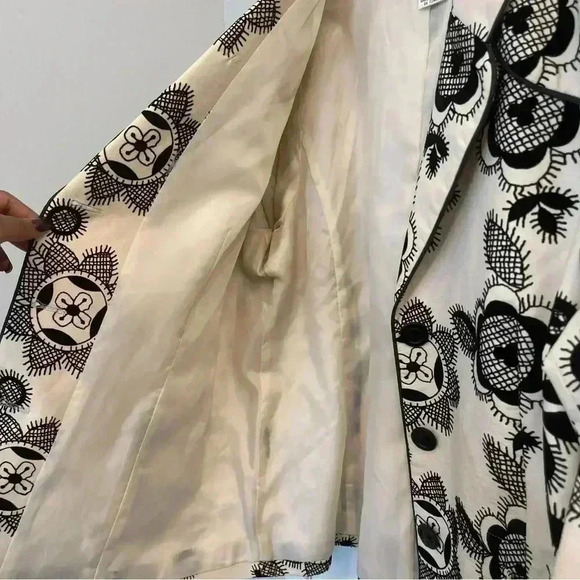 Floral Off White and Black Blazer By Victor Costa - Picture 7 of 10